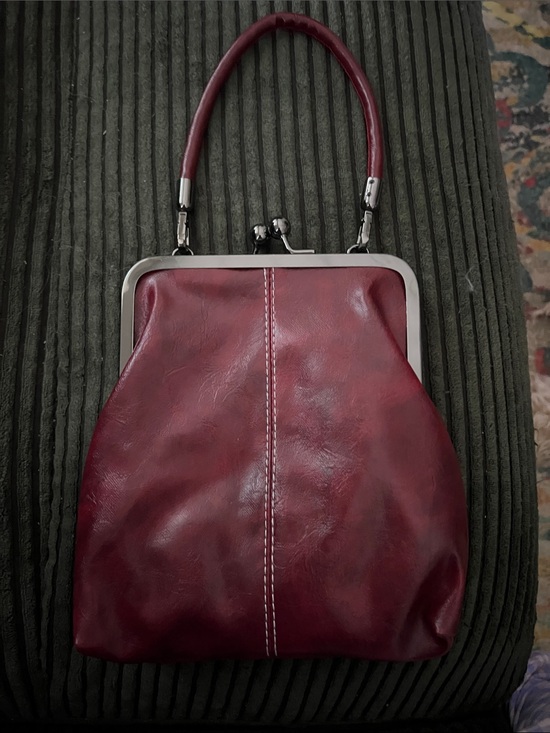 SHEIN Handbags - SHEIN Burgundy Frame Kiss-Lock Vegan Crossbody/Wrist Strap Purse 👜